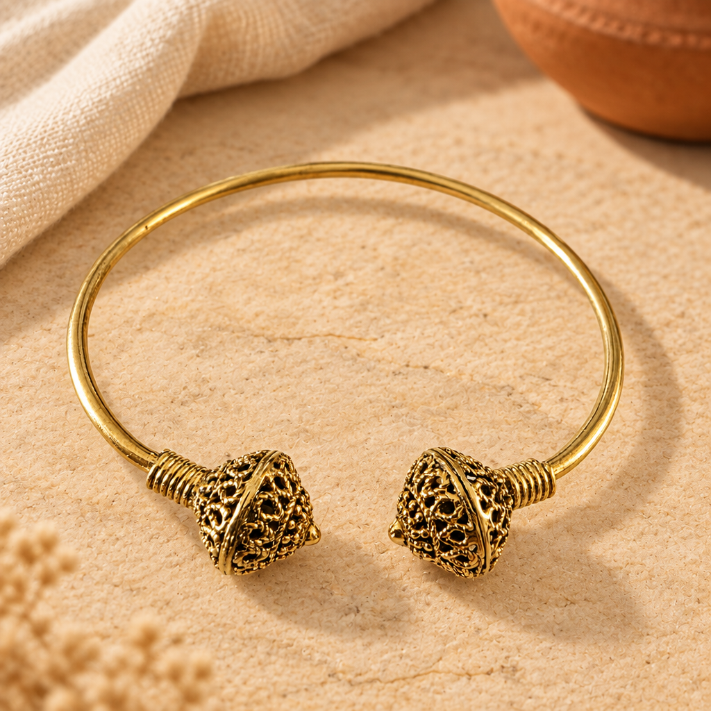 Boho-style full bangle view
